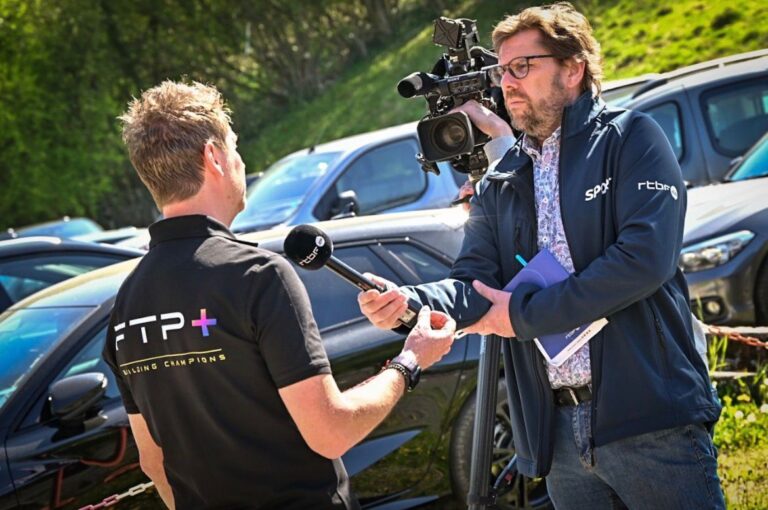 Tenues personnalisées livrées en 48h pour une équipe cycliste – étude de cas Liège-Bastogne-Liège 2026