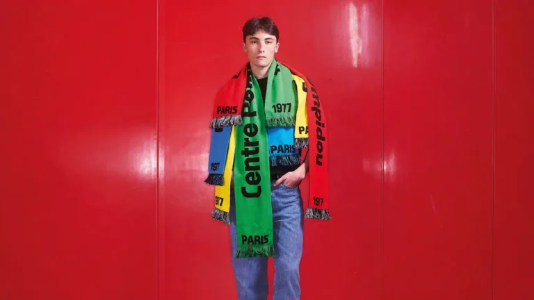 Comment le Centre Pompidou a transformé son identité architecturale en écharpes de supporter personnalisées