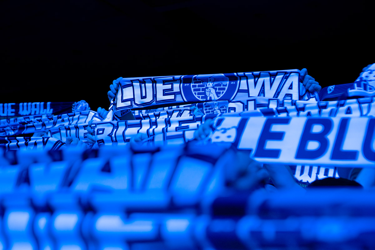 A wall of blue Le Blue Wall scarves during an esports event
